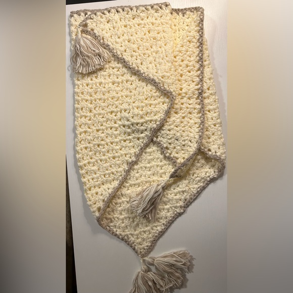 NWT Free People crochet knit ivory shawl wrap tassel - Picture 5 of 7
